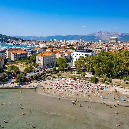 Sunny Near The Centar, Free Parking Apartment