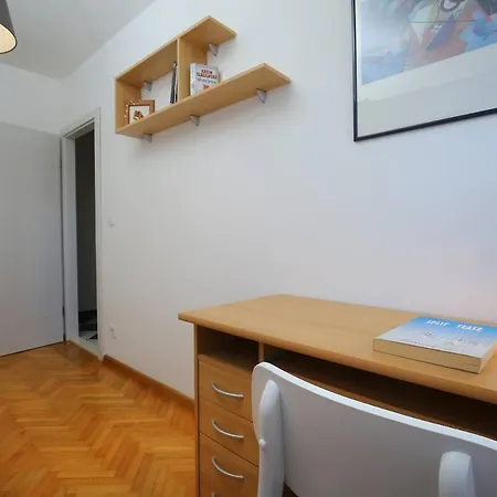 Sunny Near The Centar, Free Parking Apartment *