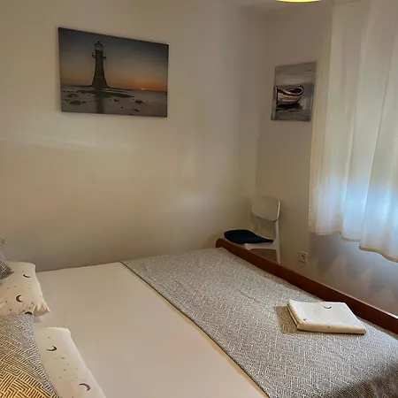 Sunny Near The Centar, Free Parking Apartment