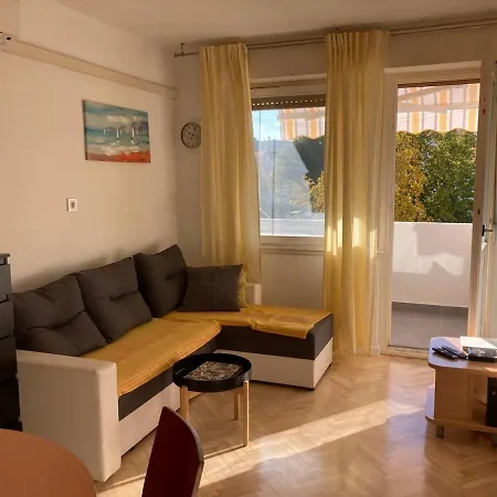 Sunny Near The Centar, Free Parking Apartmán